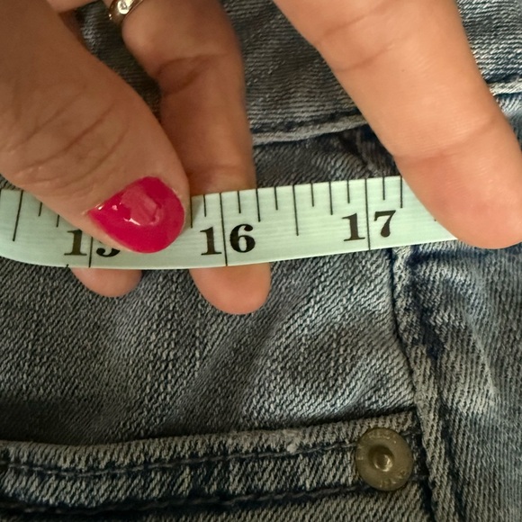 Express shortie low rise shorts • Women’s size 8 - Picture 6 of 7